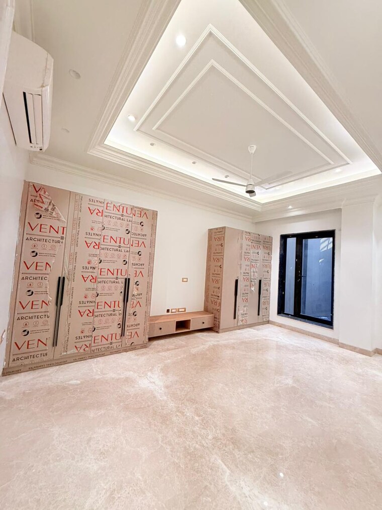 Room, nehru enclave 4 Bedroom 383 Sq.Yd. Builder Floor In Nehru Enclave Delhi 10563022