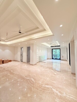 Room in 4 BHK Builder Floor at Nehru Enclave – for Sale