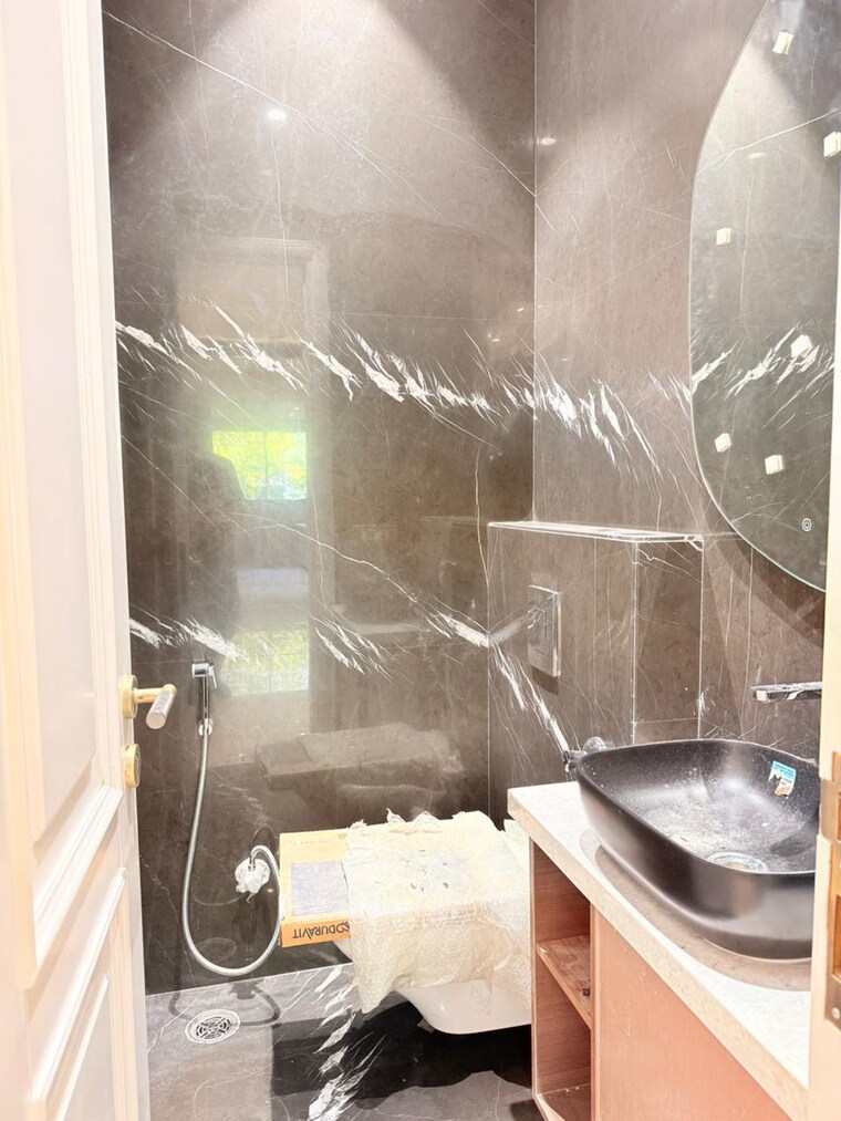 undefined, nehru enclave 4 Bedroom 383 Sq.Yd. Builder Floor In Nehru Enclave Delhi 10563022