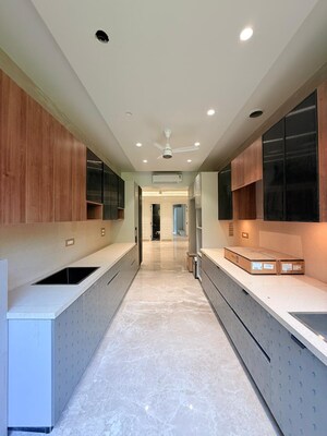 Building Lobby in 4 BHK Builder Floor at Nehru Enclave – for Sale