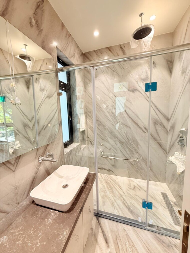 Bathroom, nehru enclave 4 Bedroom 383 Sq.Yd. Builder Floor In Nehru Enclave Delhi 10563022