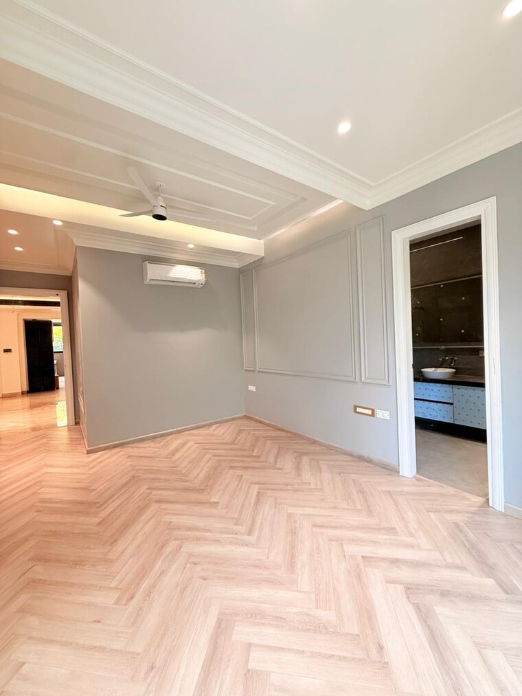 Room, nehru enclave 4 Bedroom 383 Sq.Yd. Builder Floor In Nehru Enclave Delhi 10563022
