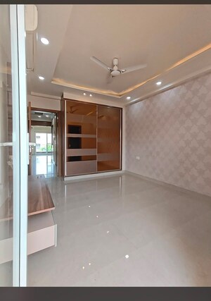 Room in 4 BHK Independent House at Dyalpur – for Sale