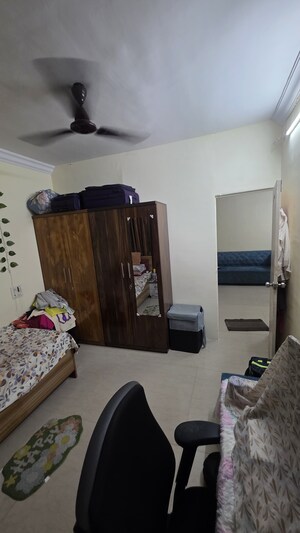 Lift in 2 BHK Apartment at Suchidham Complex, Goregaon East – for Sale