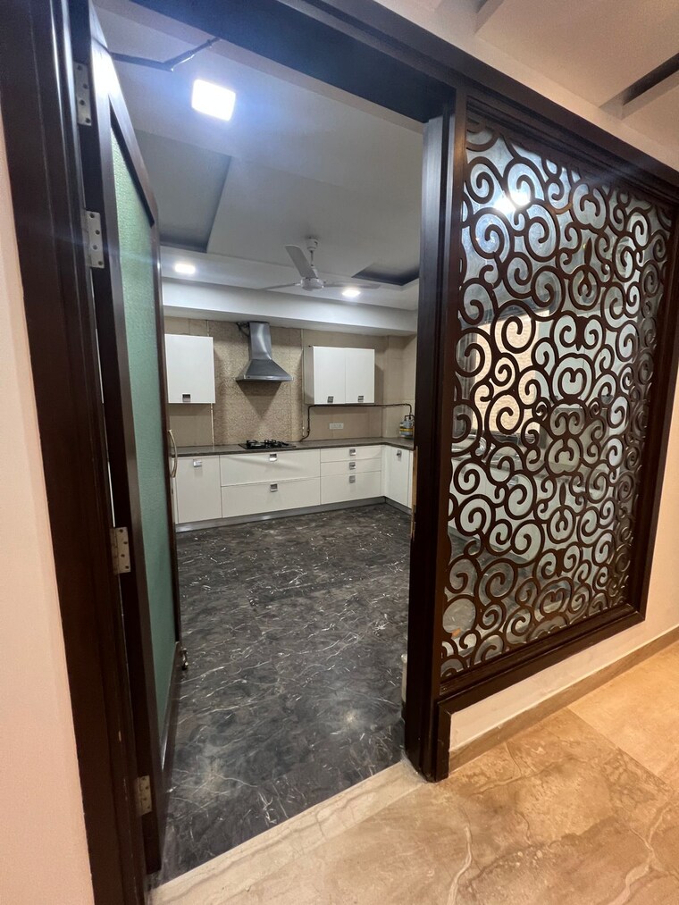 Bathroom, new friends colony 4 Bedroom 507 Sq.Yd. Builder Floor In New Friends Colony Delhi 10563061