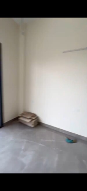 Room in 3 BHK Independent House at Dlf Phase I – for Rent