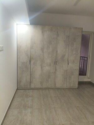 Room in 3.5 BHK Apartment at Sector 74 – for Rent