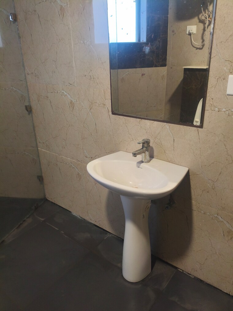 Bathroom, sector 74 3.5 Bedroom 2560 Sq.Ft. Apartment In Sector 74 Noida 10563066