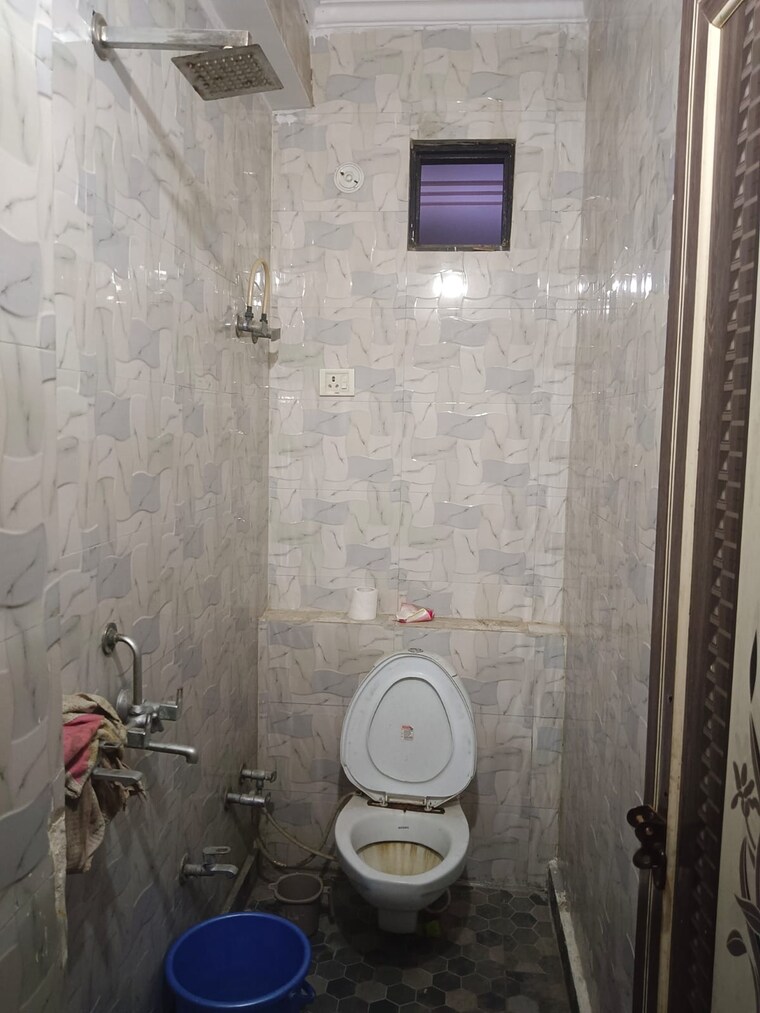 Bathroom, uttam nagar 1 Bedroom 450 Sq.Ft. Builder Floor In Uttam Nagar Delhi 10563089