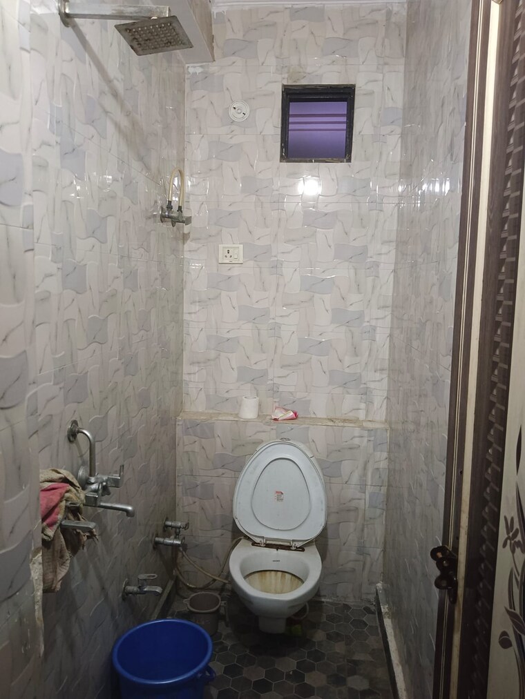 Bathroom, uttam nagar 1 Bedroom 450 Sq.Ft. Builder Floor In Uttam Nagar Delhi 10563089