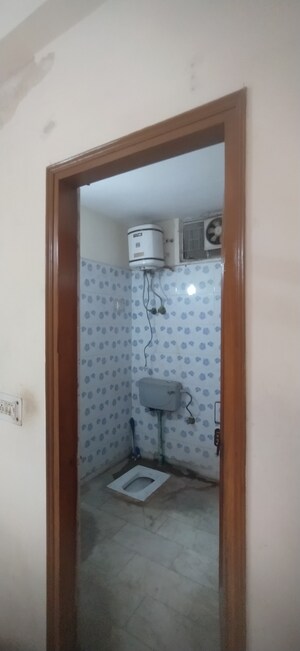 Furnished Amenities in 3 BHK Builder Floor at Khirki Extension – for Rent