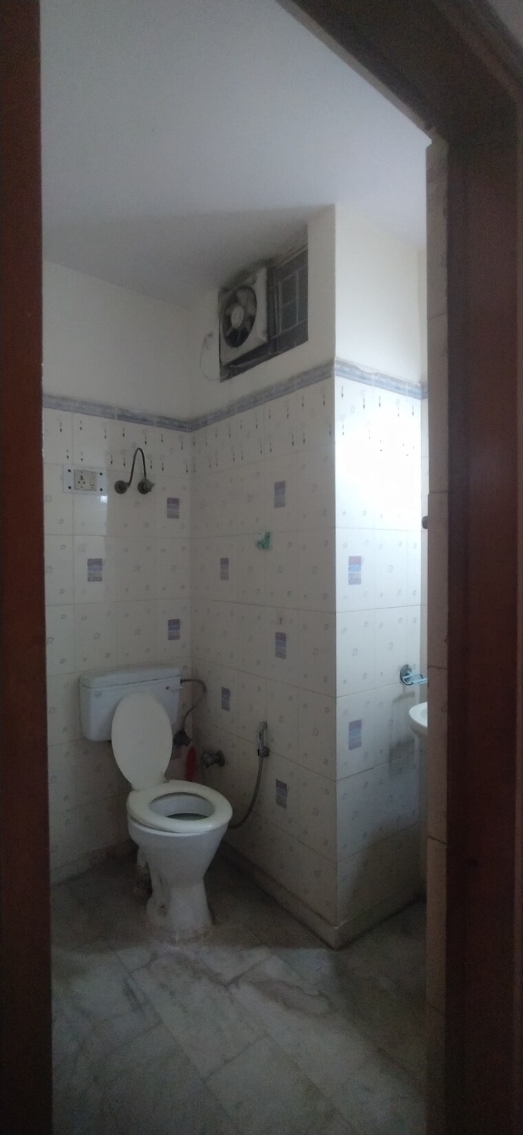 Bathroom, khirki extension 3 Bedroom 900 Sq.Ft. Builder Floor In Khirki Extension Delhi 10563094