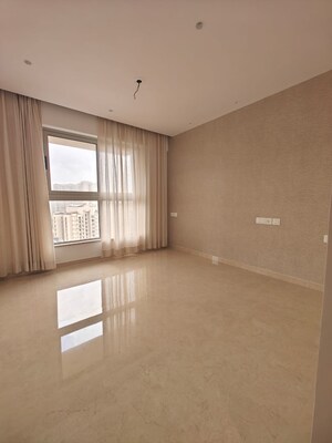 Room in 2 BHK Apartment at Hiranandani Highland, Powai – for Rent