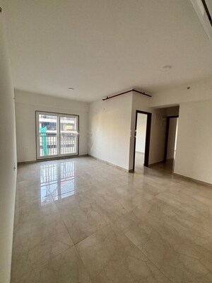 Room in 2 BHK Apartment at Shapoorji Pallonji BKC 28, Bandra East – for Rent