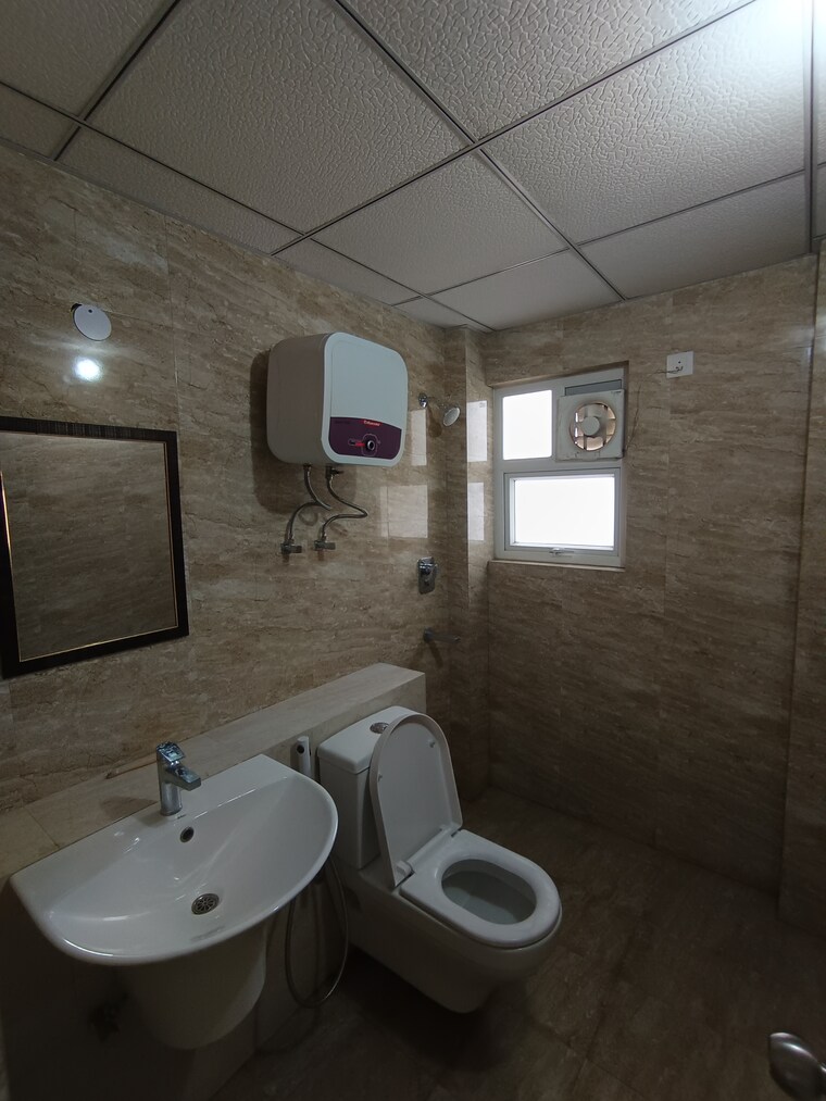 Bathroom, shree-vardhman-victoria 3.5 Bedroom 2150 Sq.Ft. Apartment In Sector 70 Gurgaon 10563172