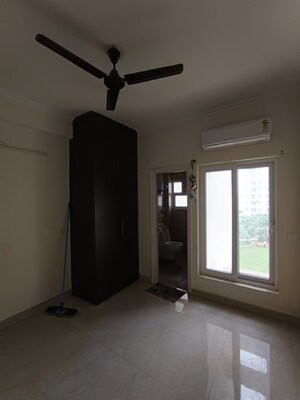 Room in 3.5 BHK Apartment at Shree Vardhman Victoria, Sector 70 – for Rent