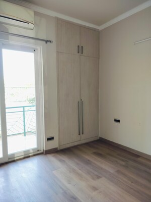 Room in 3 BHK Builder Floor at Palam Vihar – for Rent