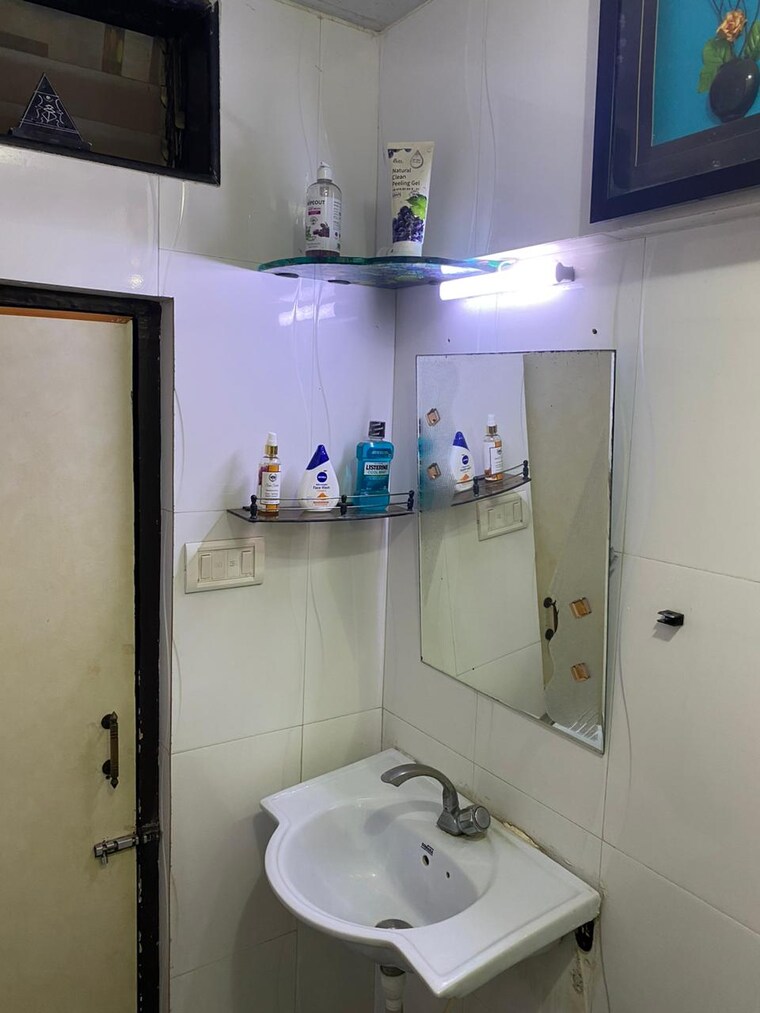Bathroom, makhdoom-sea-palace 2 Bedroom 500 Sq.Ft. Apartment In Mahim Mumbai 10563184
