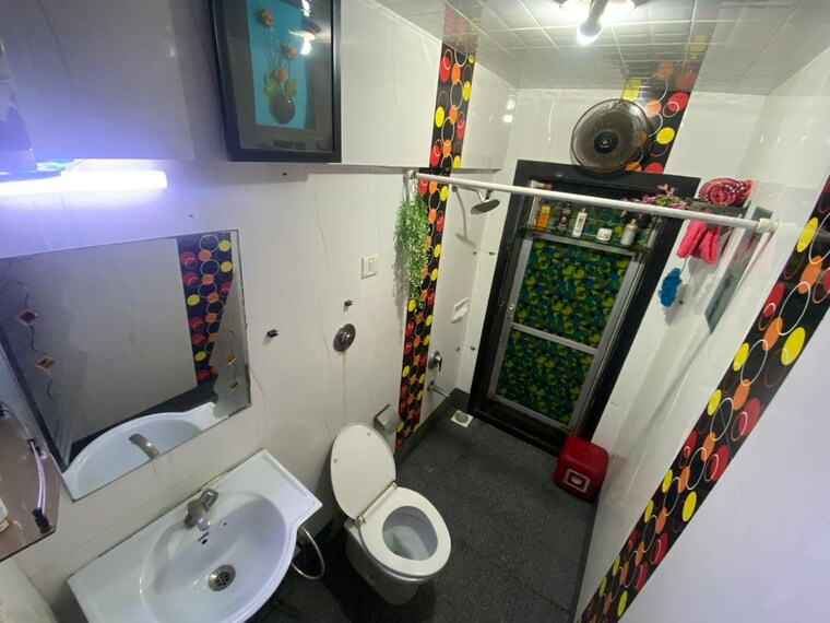 Bathroom, makhdoom-sea-palace 2 Bedroom 500 Sq.Ft. Apartment In Mahim Mumbai 10563184