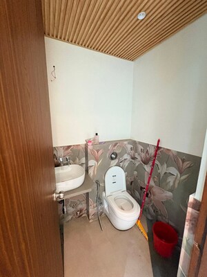 Team Area in 3 BHK Apartment at Krishna Tower Kapurbawdi, Kapur Bawdi – for Sale