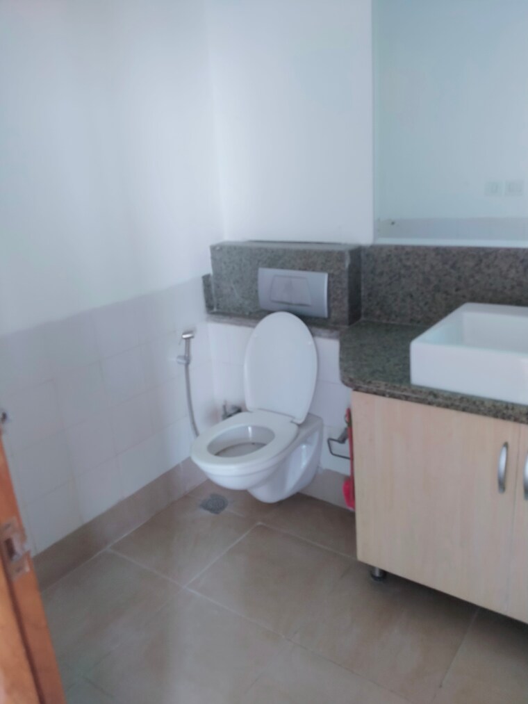Bathroom, ansal-sushant-estate 2 Bedroom 1000 Sq.Ft. Apartment In Sector 52 Gurgaon 10563210