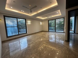 Room in 6 BHK Builder Floor at Greater Kailash ii – for Sale