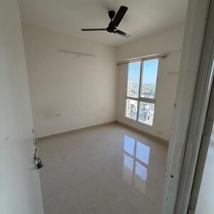 Room in 2 BHK Apartment at Signature Global Prime, Sector 63a – for Rent