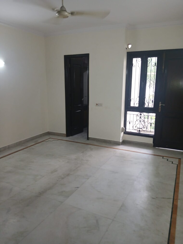 Room, lajpat nagar 4 2 Bedroom 900 Sq.Ft. Builder Floor In Lajpat Nagar 4 Delhi 10563228