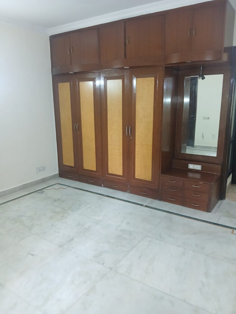 Room, lajpat nagar 4 2 Bedroom 900 Sq.Ft. Builder Floor In Lajpat Nagar 4 Delhi 10563228