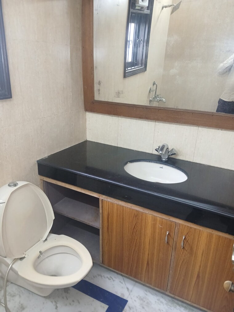 Bathroom, lajpat nagar 4 2 Bedroom 900 Sq.Ft. Builder Floor In Lajpat Nagar 4 Delhi 10563228