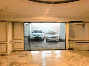 Parking in 3 BHK Apartment at Khar West – for Rent