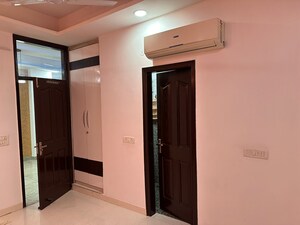 Building Lobby in 2 BHK Builder Floor at Sapphire Tower, Sector 104 – for Sale
