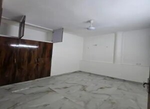 Room in 4 BHK Builder Floor at Dlf Phase I – for Rent