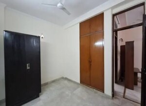 Room in 4 BHK Builder Floor at Dlf Phase I – for Rent