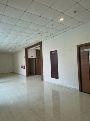 Room in  Office Space at Mulund West – for Rent