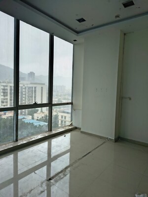 Room in  Office Space at Mulund West – for Rent