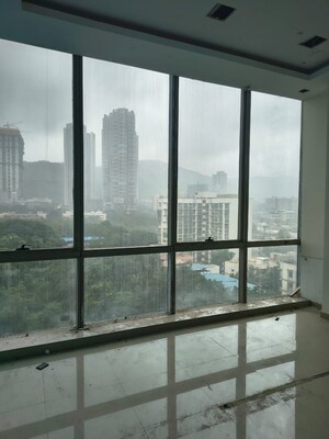 Room in  Office Space at Mulund West – for Rent