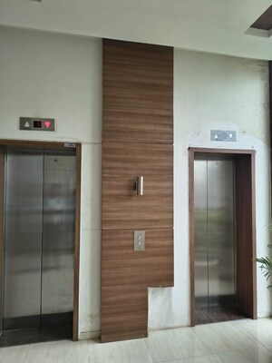 Room in  Office Space at Mulund West – for Rent
