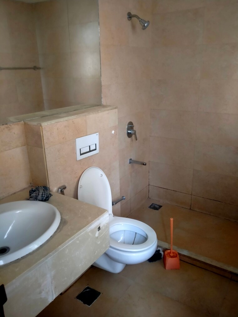 Bathroom, unitech-palms 3 Bedroom 1640 Sq.Ft. Apartment In South City 1 Gurgaon 10563347
