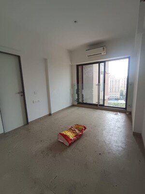 Room in 3.5 BHK Apartment at Kanakia Silicon Valley, Powai – for Rent