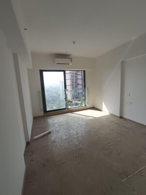 Room in 3.5 BHK Apartment at Kanakia Silicon Valley, Powai – for Rent