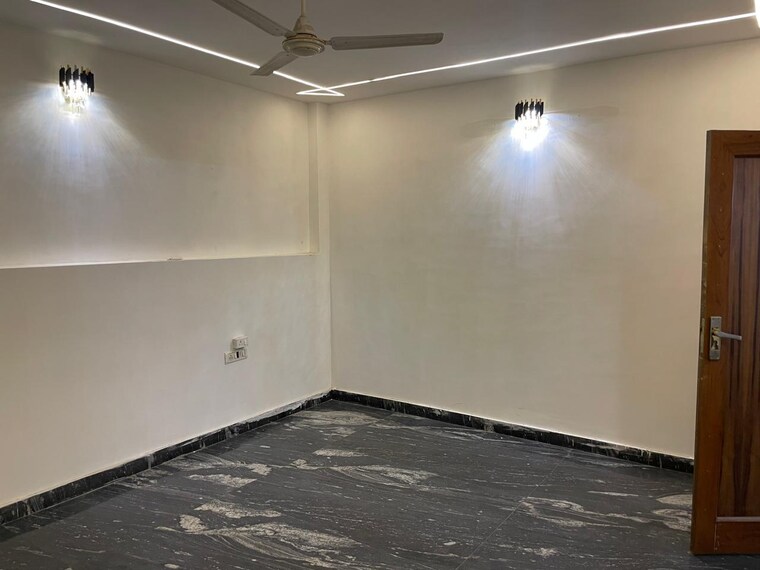Room, west sant nagar 3 Bedroom 1150 Sq.Ft. Builder Floor In West Sant Nagar Delhi 10563352
