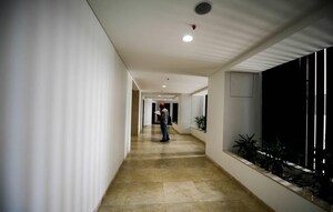 Room in 3 BHK Apartment at Oberoi Exquisite Goregaon, Goregaon East – for Rent