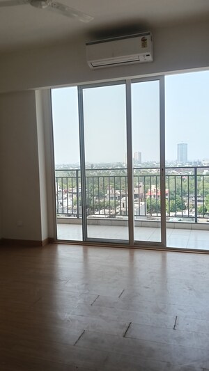 Room in 2 BHK Apartment at Godrej Woods, Sector 43 – for Rent