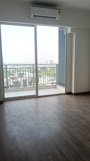 Room in 2 BHK Apartment at Godrej Woods, Sector 43 – for Rent