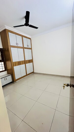 Room in 3 BHK Apartment at Golden Tulip Kondapur, Kondapur – for Rent