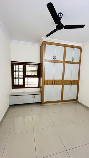 Room in 3 BHK Apartment at Golden Tulip Kondapur, Kondapur – for Rent