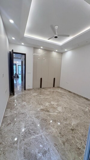 Room in 3 BHK Builder Floor at Greater Kailash – for Rent
