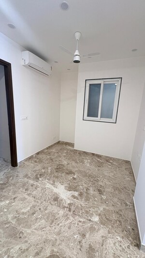 Room in 3 BHK Builder Floor at Greater Kailash – for Rent
