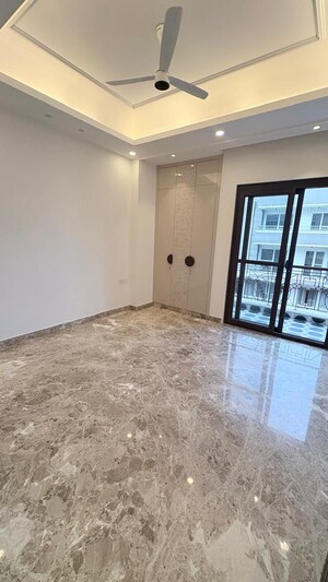 Room in 3 BHK Builder Floor at Greater Kailash – for Rent